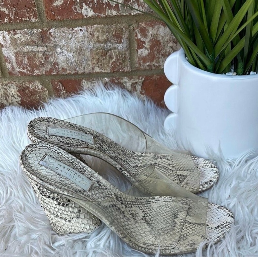 Mercedes Castillo Kuri Snakeskin
Animal Print Espadrilles
PVC - Picture 6 of 9